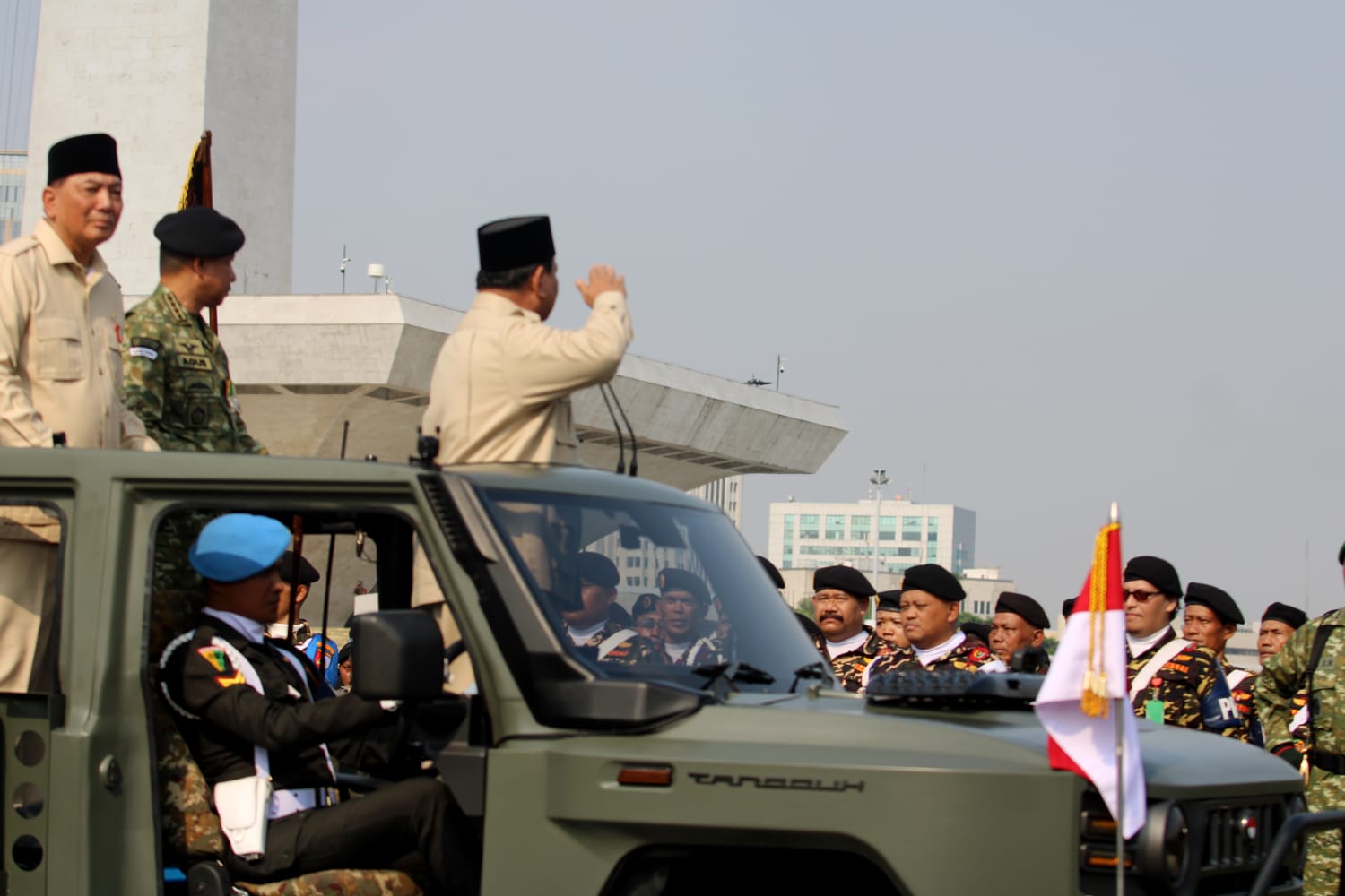 Presiden Prabowo Beri Hormat ke Banser dalam Peringatan HUT ke-80 TNI